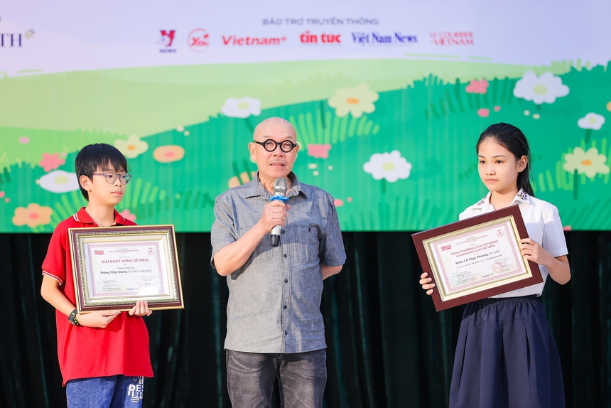 Những 'khoảnh khắc vàng' tại Lễ trao Giải thưởng Thiếu nhi Dế Mèn lần thứ 4 - 2023 - Ảnh 7.