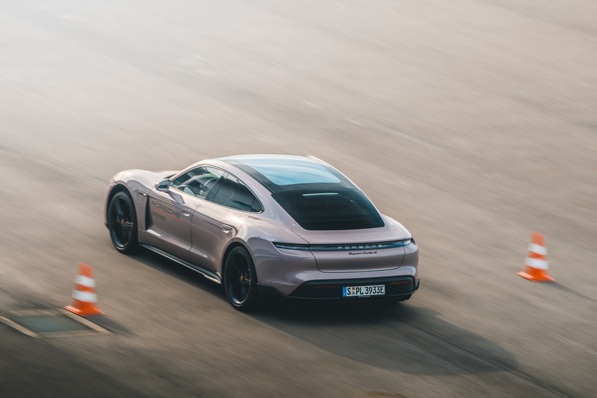 Trải nghiệm sau tay lái: Bay não với xe thuần điện - Ảnh 1.