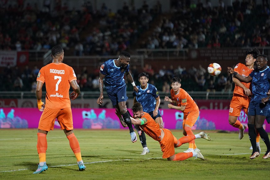 Kỷ lục gia V-League và kỷ lục buồn của CLB TP.HCM - Ảnh 2.