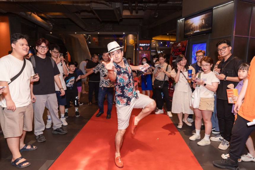 Xuân Bắc cùng các con xuất hiện trong buổi ra mắt 'Spider-Man: Across the Spider-Verse' - Ảnh 2.