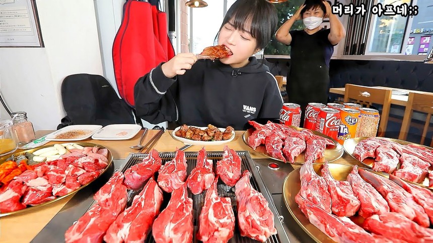 Cô gái hốt tiền tỷ nhờ "ăn thùng uống vại", thu nhập không thua kém ngôi sao hạng A - Ảnh 2.