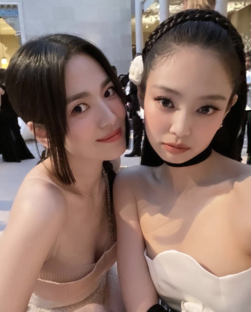 Biệt đội Hoa ngữ tại Met Gala 2023: Áp đảo team Hàn Quốc về số lượng nhưng dấu ấn nhạt nhòa, so với các tiền bối năm 2015 cũng thua đậm - Ảnh 5. Biệt đội Hoa ngữ tại Met Gala 2023: Áp đảo team Hàn Quốc về số lượng nhưng dấu ấn nhạt nhòa, so với các tiền bối năm 2015 cũng thua đậm - Ảnh 5.