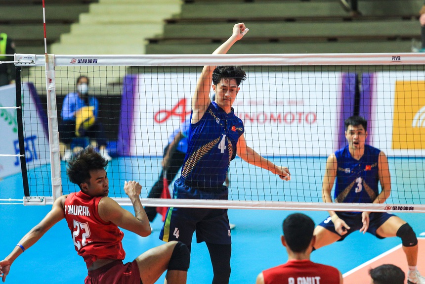 Hotboy 1m90 của bóng chuyền Việt Nam để lộ ngón tay băng kín, có hành động đẹp với đối thủ tại SEA Games 32 - Ảnh 8.