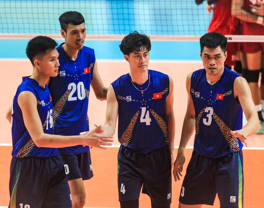 Hotboy 1m90 của bóng chuyền Việt Nam để lộ ngón tay băng kín, có hành động đẹp với đối thủ tại SEA Games 32 - Ảnh 10.