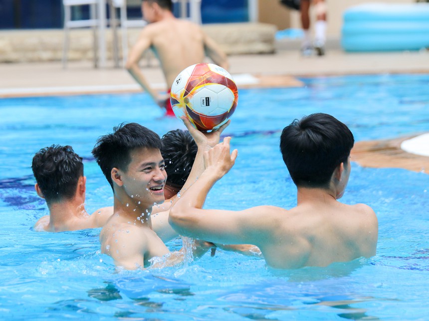 U22 Việt Nam thả lỏng trước hai trận cầu then chốt - Ảnh 2. U22 Việt Nam thả lỏng trước hai trận cầu then chốt - Ảnh 2.