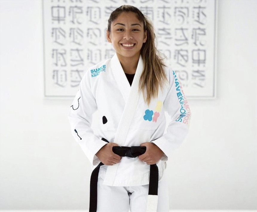 Nữ thần Jiu Jitsu sở hữu 3 vòng căng mọng sẽ cầm cờ cho đoàn thể thao Campuchia - Ảnh 2. Nữ thần Jiu Jitsu sở hữu 3 vòng căng mọng sẽ cầm cờ cho đoàn thể thao Campuchia - Ảnh 2.