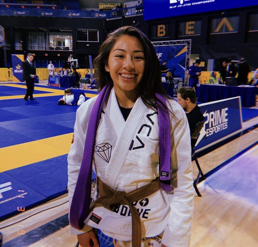 Nữ thần Jiu Jitsu sở hữu 3 vòng căng mọng sẽ cầm cờ cho đoàn thể thao Campuchia - Ảnh 4. Nữ thần Jiu Jitsu sở hữu 3 vòng căng mọng sẽ cầm cờ cho đoàn thể thao Campuchia - Ảnh 4.