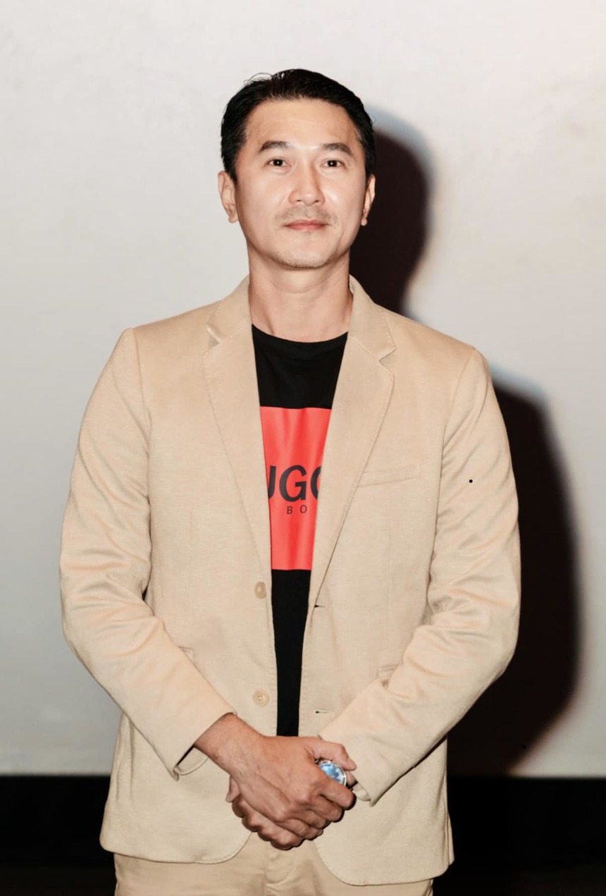 Nam chính là nguồn cơn tai họa của Lật mặt 6: Được Lý Hải làm sinh nhật tại nghĩa trang, U50 vẫn phong độ muốn xỉu  - Ảnh 8.