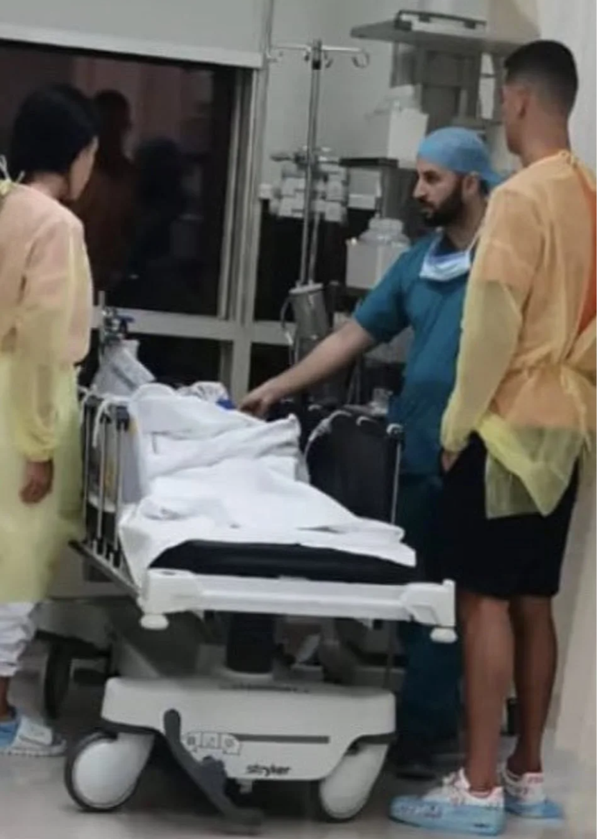 Con gái phải nhập viện vì lý do sức khỏe, Ronaldo cùng Georgian lo lắng túc trực cạnh bên - Ảnh 1.