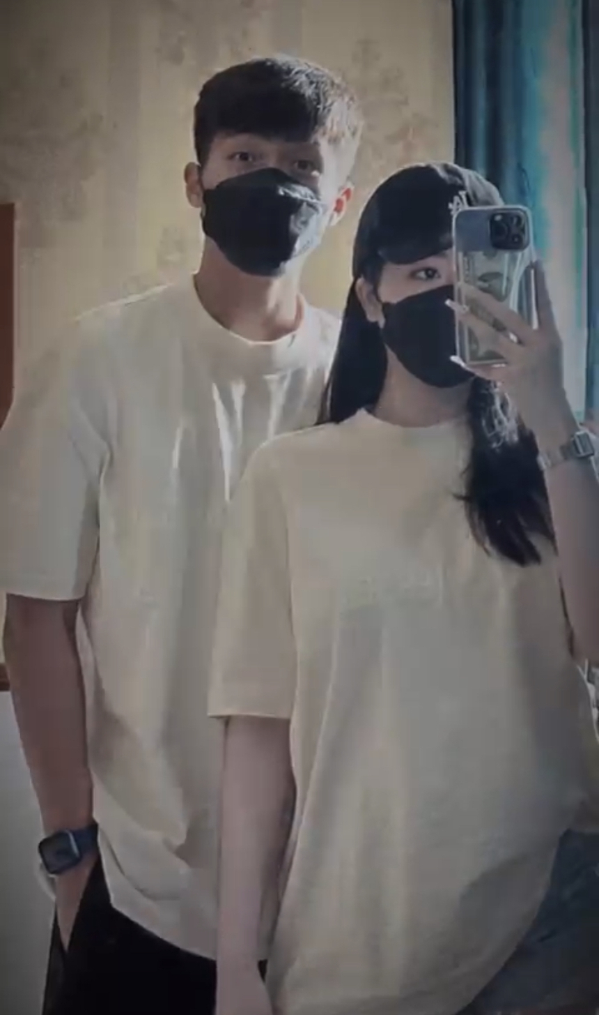 Tiền đạo U22 Việt Nam được bạn gái hotgirl chúc mừng sinh nhật đầy ngọt ngào, công khai ảnh thân mật - Ảnh 2.