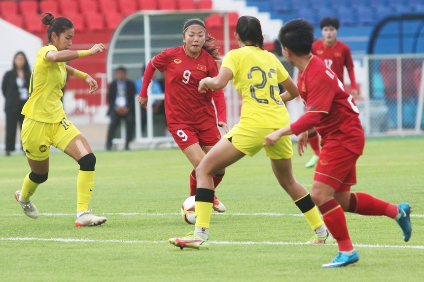 Cầu thủ Malaysia khốn khổ vì tuyển Việt Nam, đổ gục xuống sân sau 90 phút 'hành xác' - Ảnh 5.