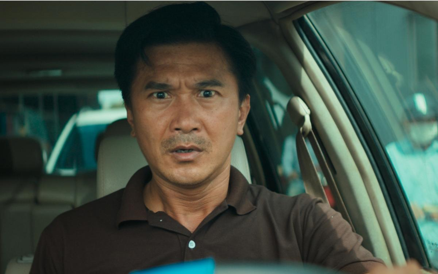 Nam chính là nguồn cơn tai họa của Lật mặt 6: Được Lý Hải làm sinh nhật tại nghĩa trang, U50 vẫn phong độ muốn xỉu  - Ảnh 3.