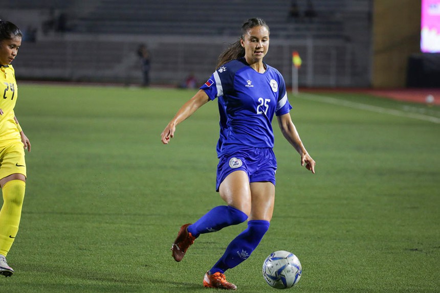 Vẻ đẹp 'vạn người mê' của nữ cầu thủ Philippines tại SEA Games 32 - Ảnh 10. Vẻ đẹp 'vạn người mê' của nữ cầu thủ Philippines tại SEA Games 32 - Ảnh 10.