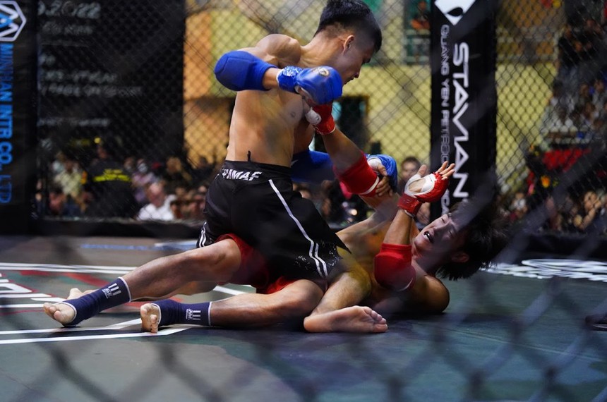 Nguyễn Trần Duy Nhất nỗ lực suốt thời gian thi đấu hiệp 1