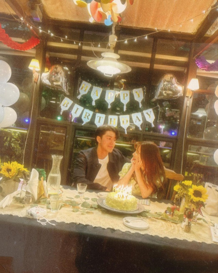 Baifern Pimchanok tổ chức tiệc sinh nhật sớm cho Nine Naphat, còn tự tay làm 1 điều khiến netizen phát hờn  - Ảnh 2.