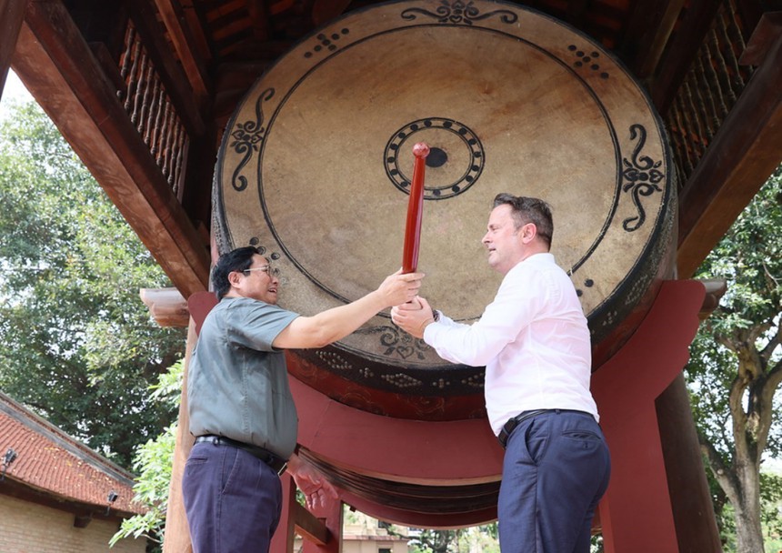 Thủ tướng Luxembourg thăm Văn Miếu - Quốc Tử Giám và Bảo tàng Mỹ thuật Việt Nam - Ảnh 4.