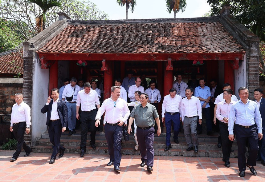 Thủ tướng Luxembourg thăm Văn Miếu - Quốc Tử Giám và Bảo tàng Mỹ thuật Việt Nam - Ảnh 1.