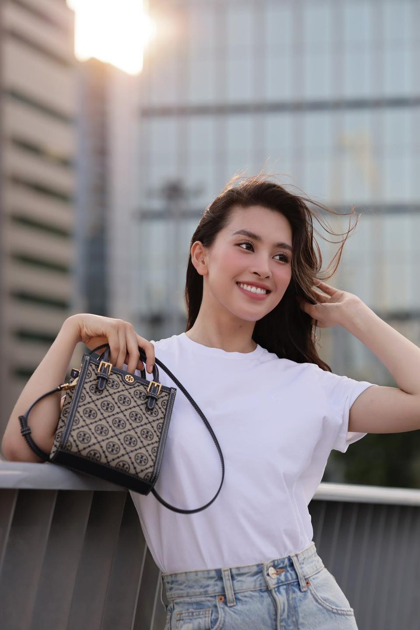 Nhan sắc và cuộc sống Tiểu Vy thăng hạng sau 5 năm, nhiều lần dính tin hẹn hò mỹ nam, đại gia  - Ảnh 5.