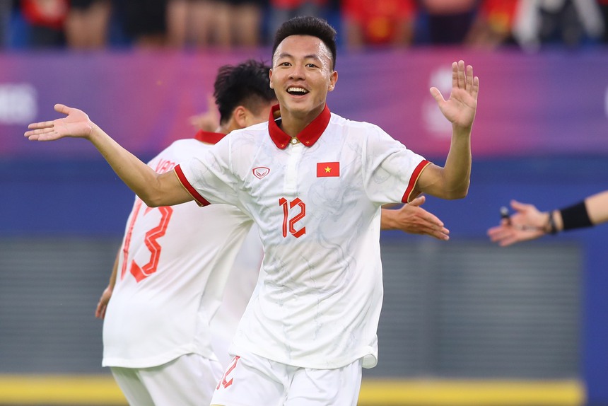 U22 Việt Nam được HLV Troussier ‘tặng quà’ sau trận thắng tưng bừng tại SEA Games - Ảnh 1. U22 Việt Nam được HLV Troussier ‘tặng quà’ sau trận thắng tưng bừng tại SEA Games - Ảnh 1.