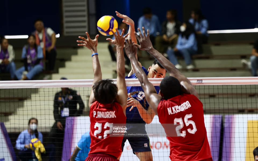 ĐT bóng chuyền Việt Nam bị Thái Lan ngược dòng đánh bại cay đắng ở SEA Games 32 - Ảnh 3.