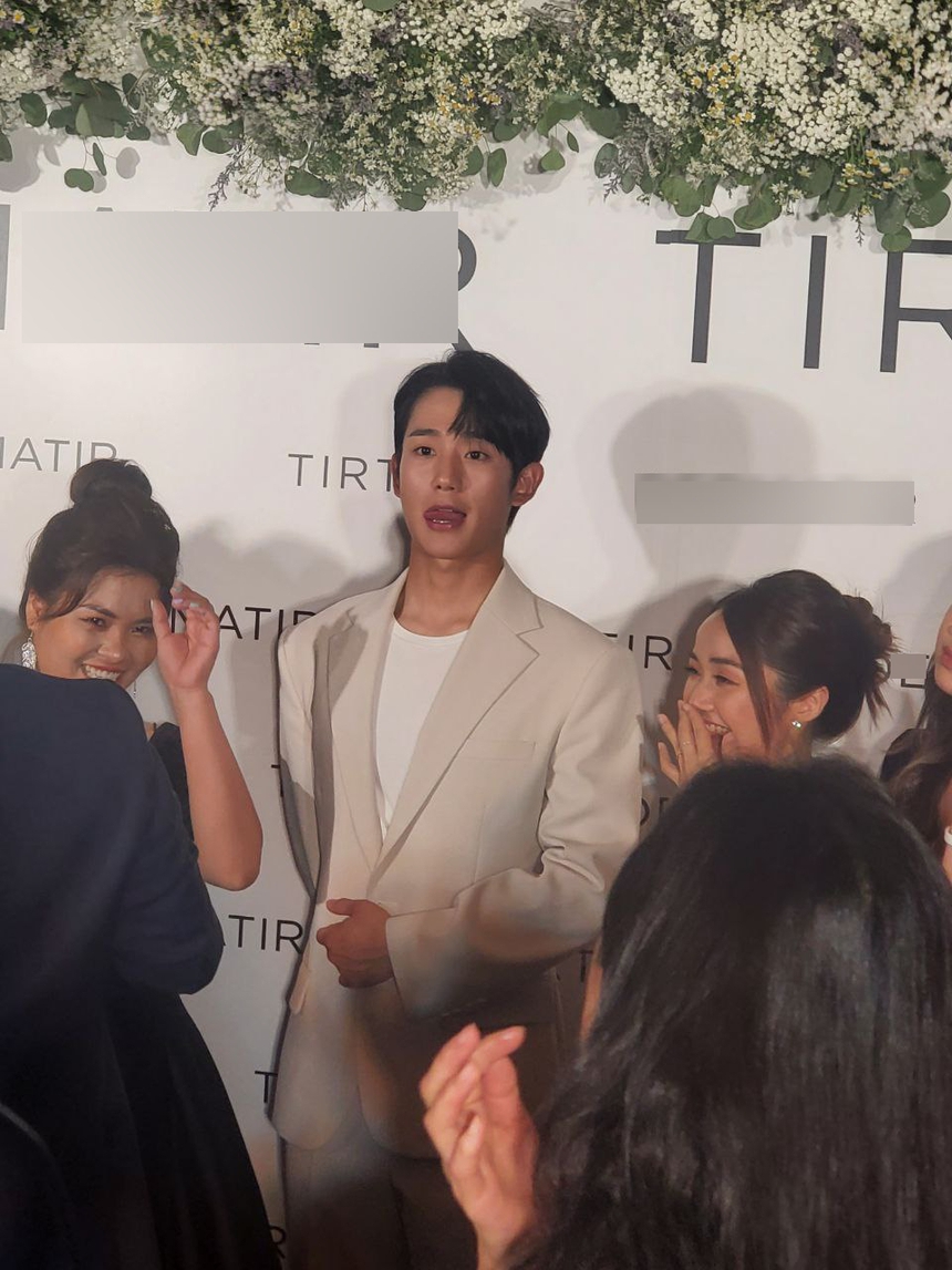 “Bóc” nhan sắc Jung Hae In trong sự kiện ở Việt Nam: Đẹp chấp cả cam thường, không thể tin được anh đã 35 tuổi - Ảnh 5.