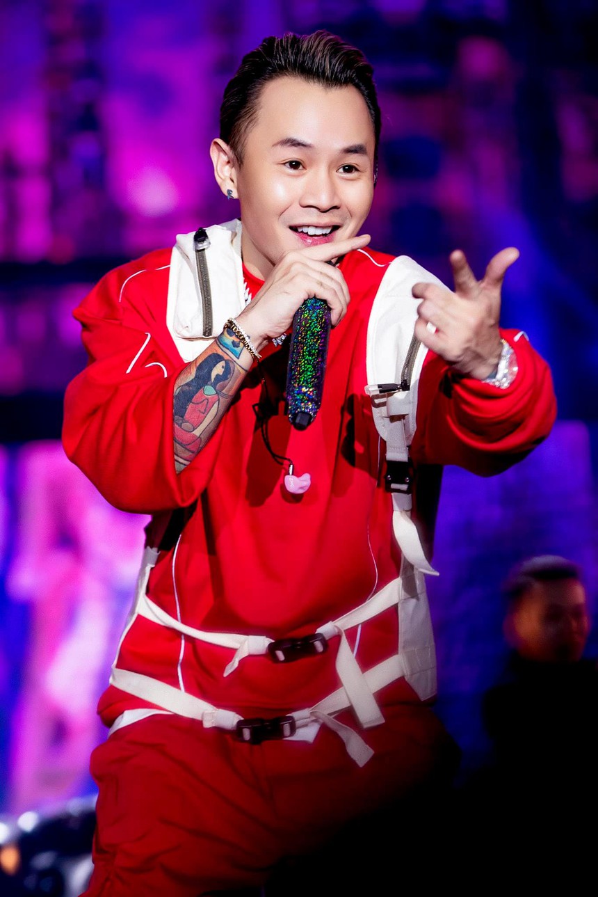 Binz ngậm ngùi chào thua khi “so kè” kiến thức văn học với Rhymastic - Ảnh 4. Binz ngậm ngùi chào thua khi “so kè” kiến thức văn học với Rhymastic - Ảnh 4.