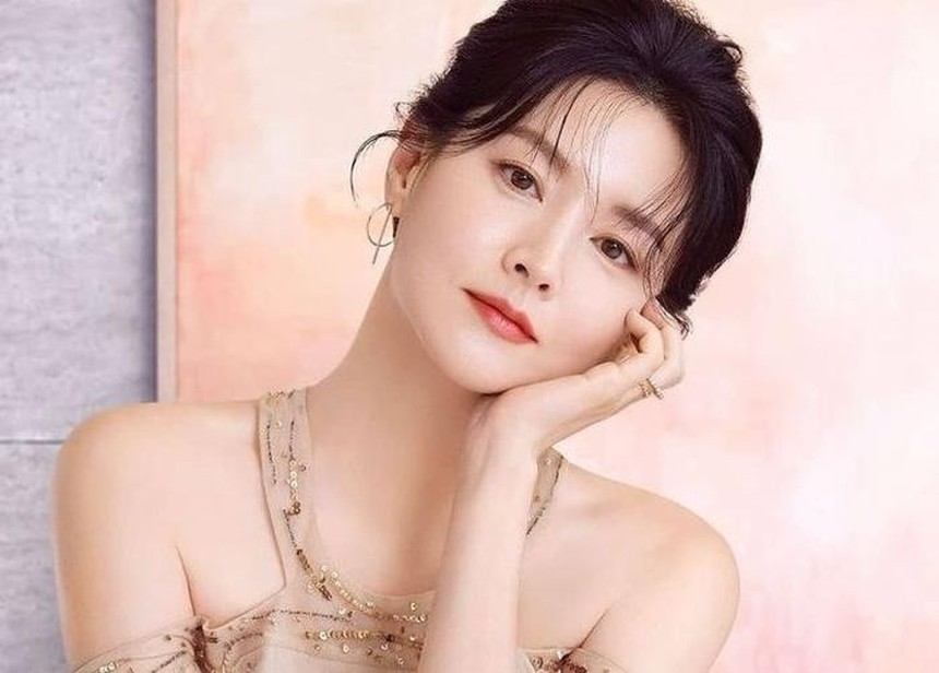 Lee Young Ae trở lại màn ảnh nhỏ, kết hôn vời đàn em kém 4 tuổi - Ảnh 3.