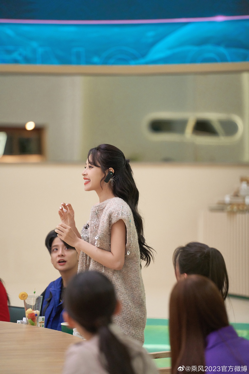 Cư dân mạng Trung nói gì về màn trình diễn của Chi Pu tại 'Đạp gió 2023'? - Ảnh 2.