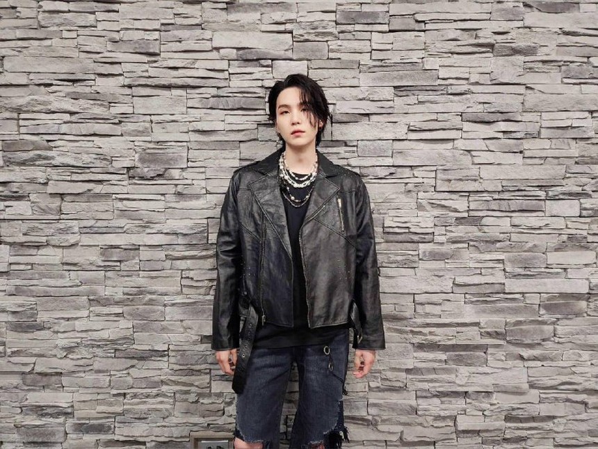 Chính sách của HYBE như nào mà khiến fan phản đối kịch liệt, bày tỏ sự phẫn nộ cả trong concert của thành viên BTS? - Ảnh 2.