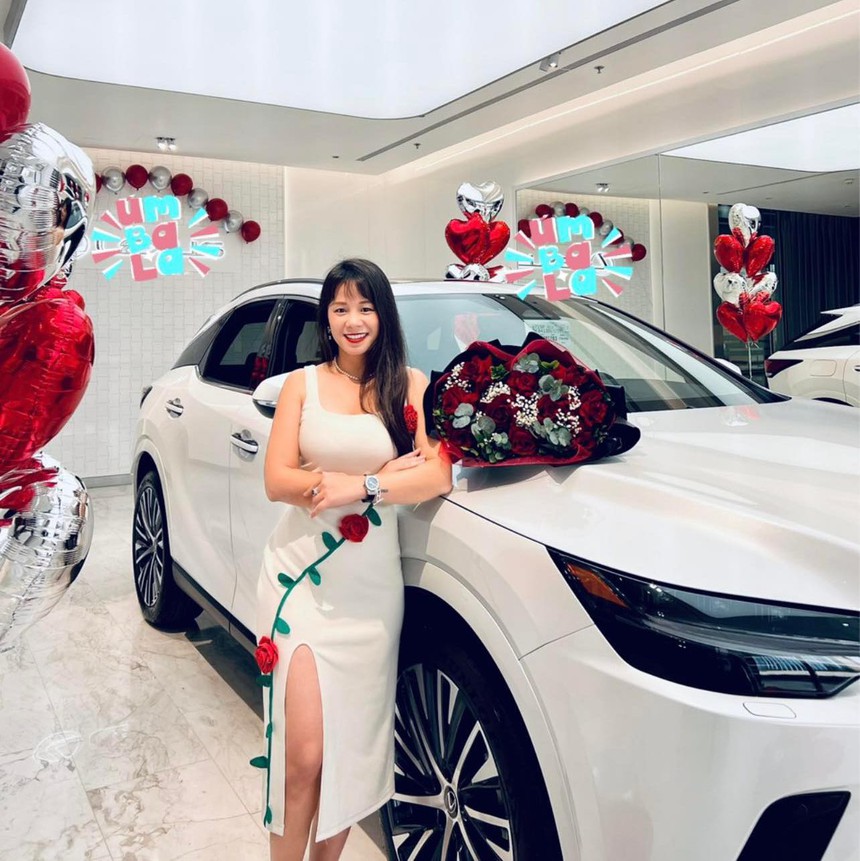 Cư dân mạng giục doanh nhân Đào Lan Hương lấy chồng sau khi Shark Bình đưa 2 con đi du lịch cùng Phương Oanh - Ảnh 1.