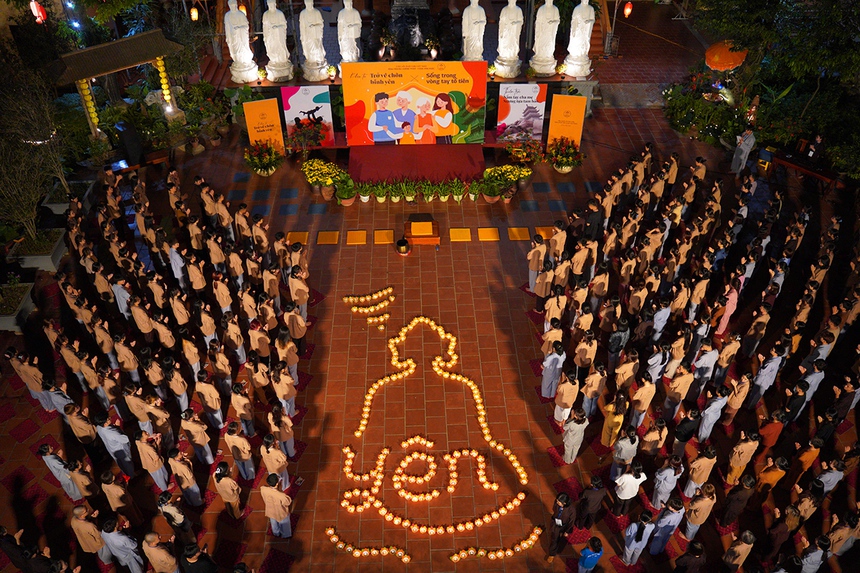 GenZ chọn lên chùa tu tập để "trở về trốn bình yên" thay vì đi du lịch dịp nghỉ lễ - Ảnh 1.