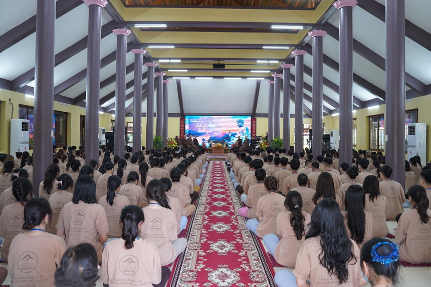 GenZ chọn lên chùa tu tập để "trở về trốn bình yên" thay vì đi du lịch dịp nghỉ lễ - Ảnh 2.