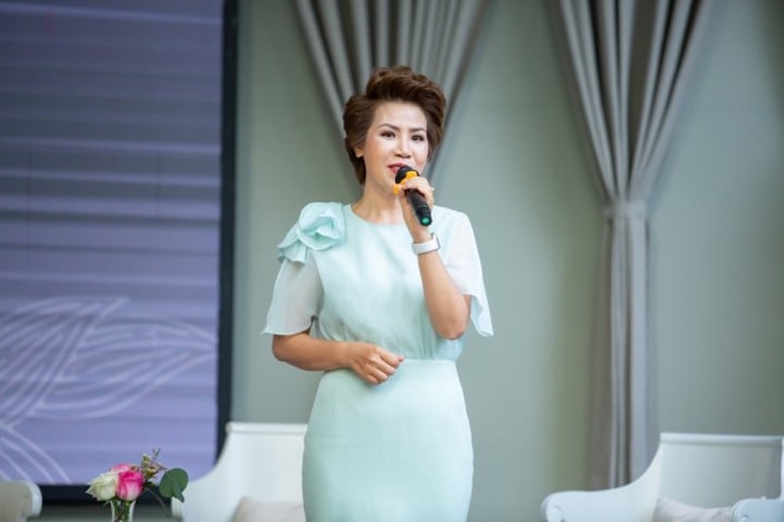 NSƯT Hồng Vy: Giọng nữ cao đầy kỹ thuật nhưng khiêm tốn, chuẩn mực và biệt tài riêng - Ảnh 1.