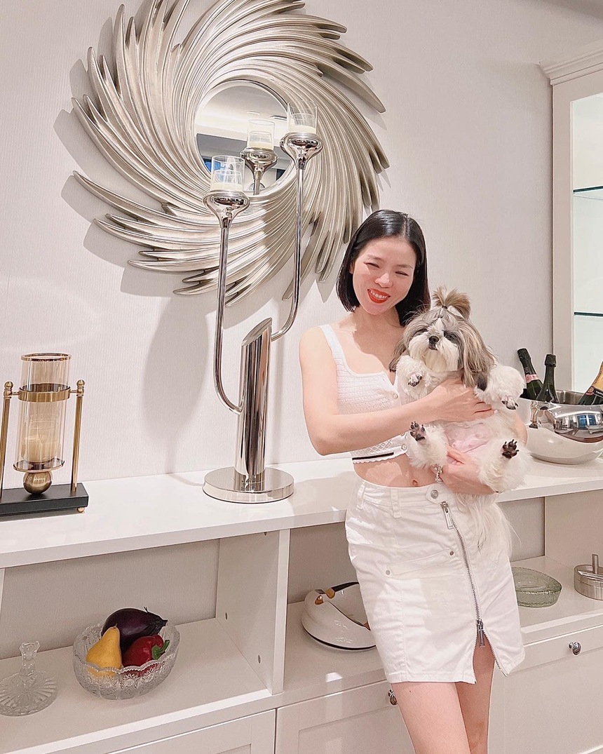 Biệt thự gần 600m2 của ca sĩ Lệ Quyên: Nội thất sang trọng xa hoa, từng gây sốc khi tiết lộ 3,6 tỷ chỉ mua được cổng nhà  - Ảnh 11.