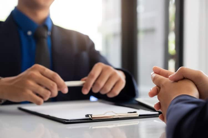 Nhà tuyển dụng: ‘Nhặt được 500 ngàn nhưng có người nói mình mất 800 ngàn, bạn sẽ làm gì?’ - Ứng viên xuất sắc được nhận ngay tại chỗ! - Ảnh 2.