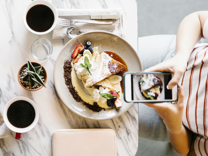 Có một kiểu người ‘cạn tiền nhưng cố sang chảnh trên mạng xã hội’: Đừng mơ đạt tự do tài chính, thậm chí còn rơi xuống hố sâu nghèo khổ mãi mãi!  - Ảnh 3.