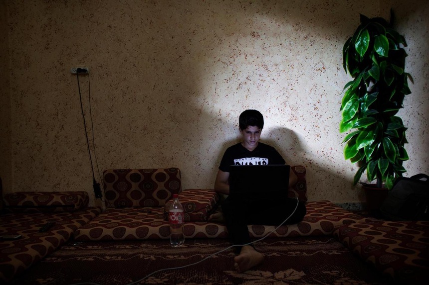 Có một kiểu người ‘cạn tiền nhưng cố sang chảnh trên mạng xã hội’: Đừng mơ đạt tự do tài chính, thậm chí còn rơi xuống hố sâu nghèo khổ mãi mãi!  - Ảnh 2.