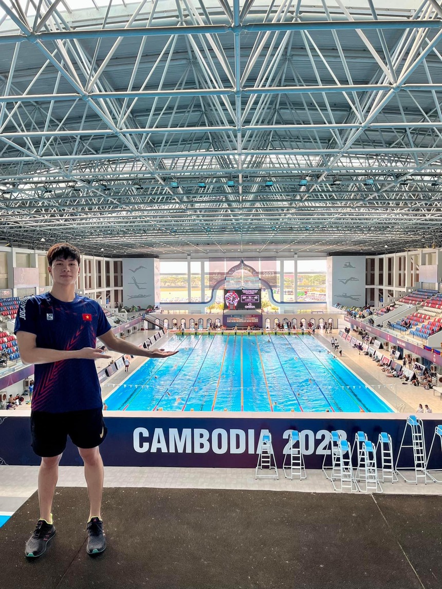 'Nam thần' tuyển bơi thử sức chào tiếng Campuchia, dậy từ sáng sớm tập luyện cho mục tiêu 'hái vàng' - Ảnh 2.