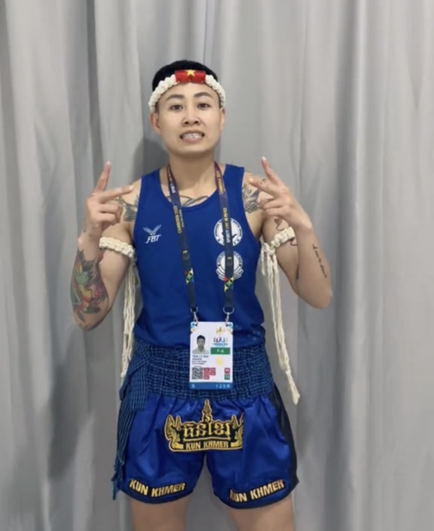 VĐV Việt Nam mồ hôi chảy ròng vì ép cân, hé lộ trang phục độc lạ khi tham dự Kun Khmer tại SEA Games 32 - Ảnh 2.