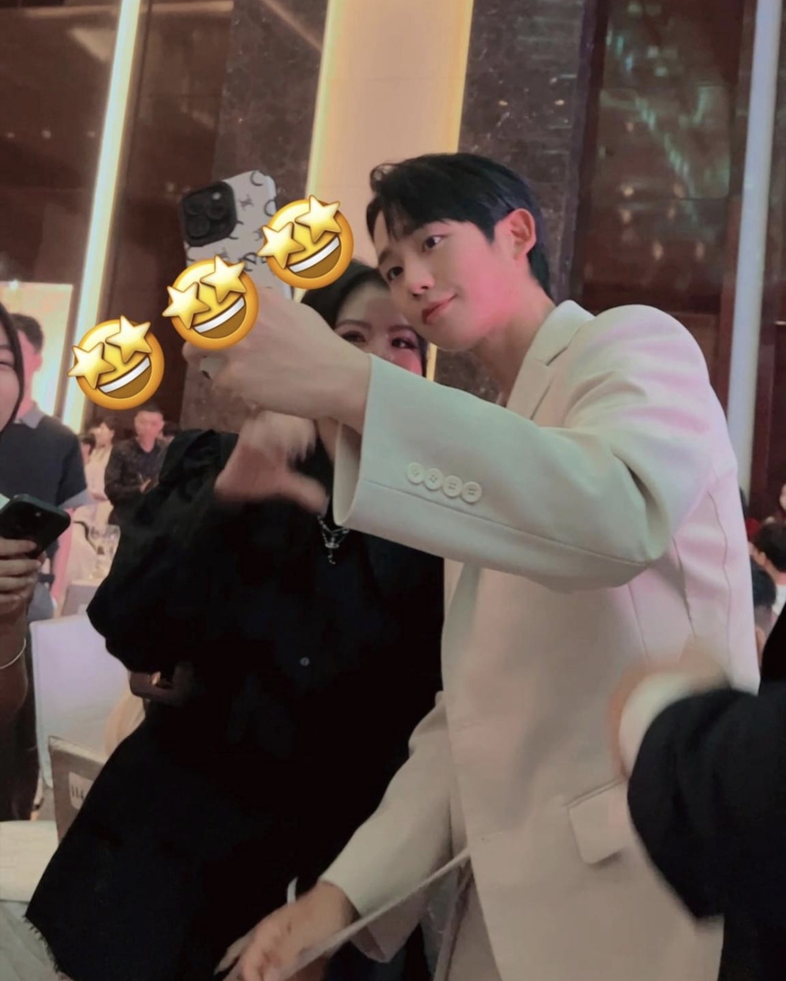 Quỳnh Anh bất ngờ chung khung hình với Jung Hae In, Duy Mạnh ghen với diễn viên điển trai Hàn Quốc - Ảnh 4. Quỳnh Anh bất ngờ chung khung hình với Jung Hae In, Duy Mạnh ghen với diễn viên điển trai Hàn Quốc - Ảnh 4.