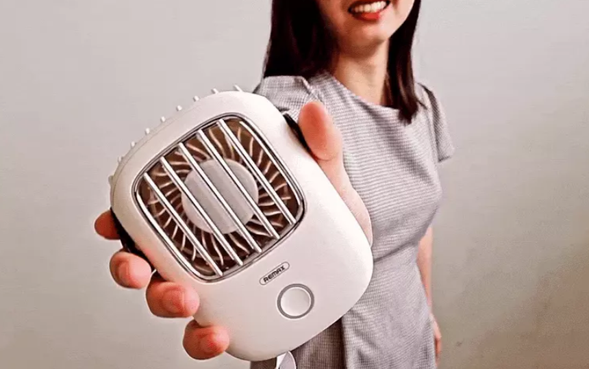 Đầu hè review nhanh 3 loại quạt mini dành cho người lười: Món đắt nhất hóa ra lại dùng chán nhất - Ảnh 1. Đầu hè review nhanh 3 loại quạt mini dành cho người lười: Món đắt nhất hóa ra lại dùng chán nhất - Ảnh 1.