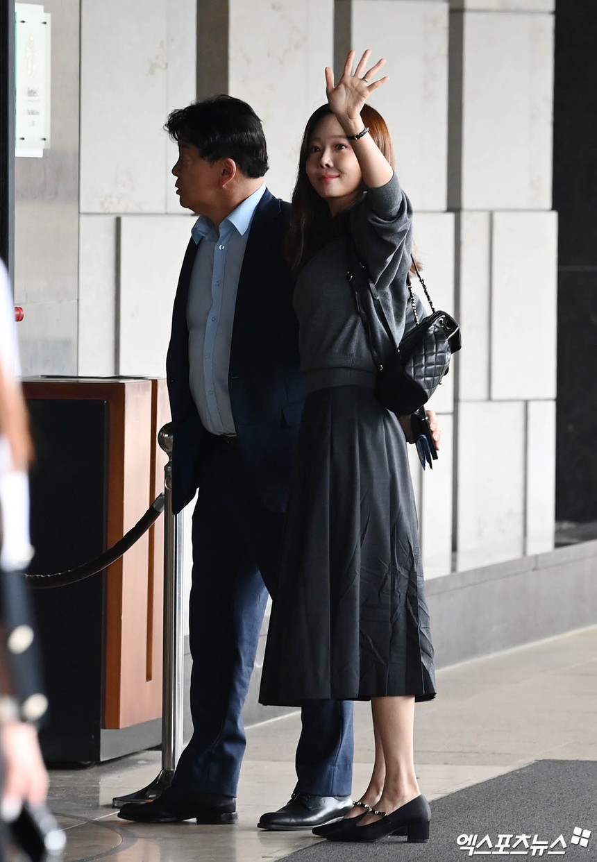 Dàn khách mời khủng lộ diện tại đám cưới Lee Da Hae - Se7en: Jaejoong và Lee Soo Hyuk siêu soái, Gummy và Taeyang có vai trò đặc biệt  - Ảnh 17.