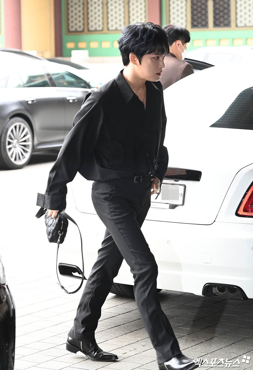 Dàn khách mời khủng lộ diện tại đám cưới Lee Da Hae - Se7en: Jaejoong và Lee Soo Hyuk siêu soái, Gummy và Taeyang có vai trò đặc biệt  - Ảnh 2.