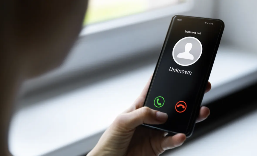 'Cuộc gọi lạnh' là gì mà có thể 'hủy hoại cuộc sống chỉ trong vài giây', khiến quốc gia 70 triệu người gấp rút ban hành lệnh cấm? - Ảnh 1.