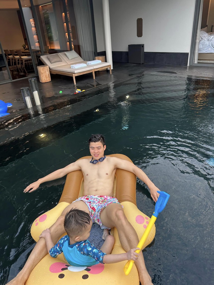 Cầu thủ điển trai nhất Việt Nam khen Jung Hae In đẹp, dân mạng đáp: Anh cũng có kém gì, còn ăn đứt ở khoản này - Ảnh 3. Cầu thủ điển trai nhất Việt Nam khen Jung Hae In đẹp, dân mạng đáp: Anh cũng có kém gì, còn ăn đứt ở khoản này - Ảnh 3.