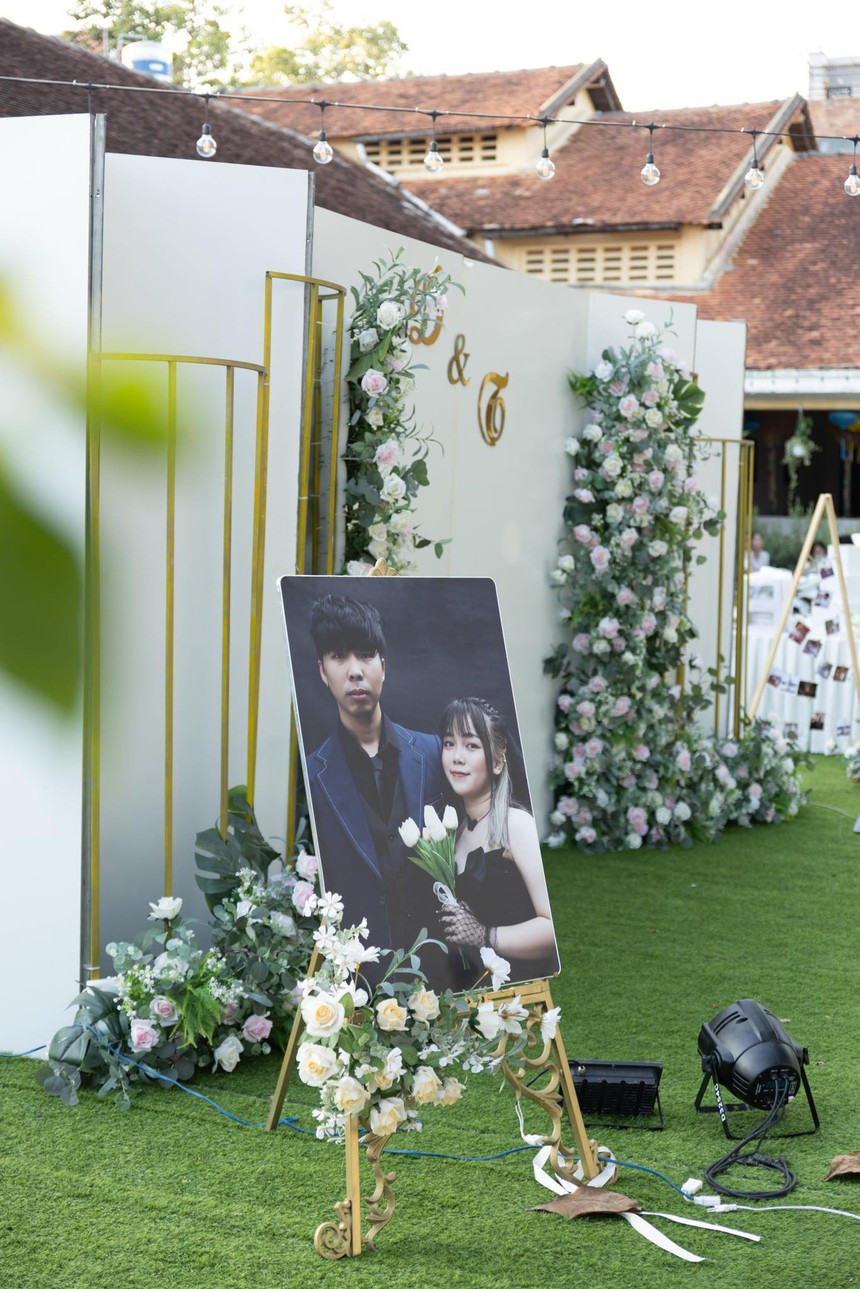 Đám cưới sau đám hỏi cả thập kỉ: Cô dâu tự tay chuẩn bị tất cả, nghi lễ xuất hiện 2 nhân vật vô cùng đặc biệt - Ảnh 6.