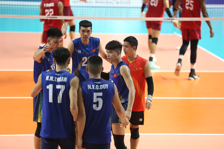 Bóng chuyền Việt Nam vào bán kết SEA Games 32 sau trận thắng áp đảo, nhưng khó đạt mục tiêu - Ảnh 2.