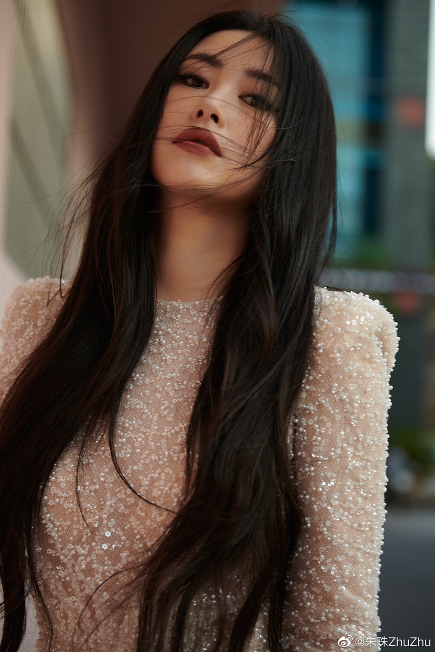 Không phải Chi Pu, đây mới là mỹ nhân đẹp nhất show "Đạp gió 2023": Gia thế "trâm anh thế phiệt", 8 năm liên tiếp lọt top gương mặt đẹp nhất thế giới - Ảnh 3. Không phải Chi Pu, đây mới là mỹ nhân đẹp nhất show "Đạp gió 2023": Gia thế "trâm anh thế phiệt", 8 năm liên tiếp lọt top gương mặt đẹp nhất thế giới - Ảnh 3.