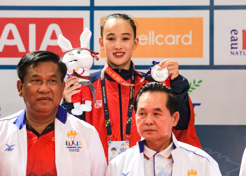 Độc đáo Kun Khmer tại SEA Games 32: Trống kèn tưng bừng khi biểu diễn, võ thuật nhưng lại như múa - Ảnh 10.