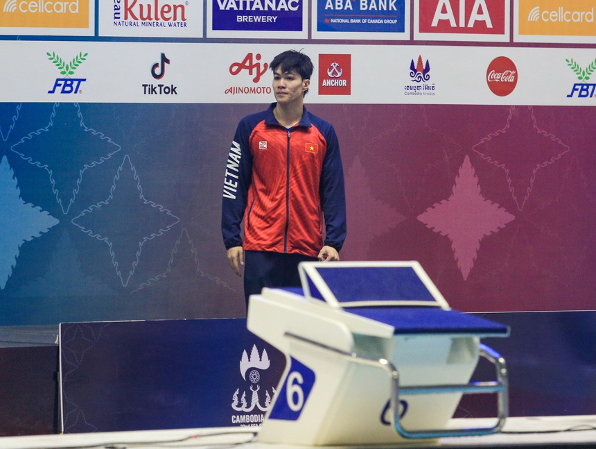 Vừa giành HCV Trần Hưng Nguyên có hành động đẹp với đối thủ, được VĐV Thái Lan xin chụp ảnh như idol - Ảnh 4.